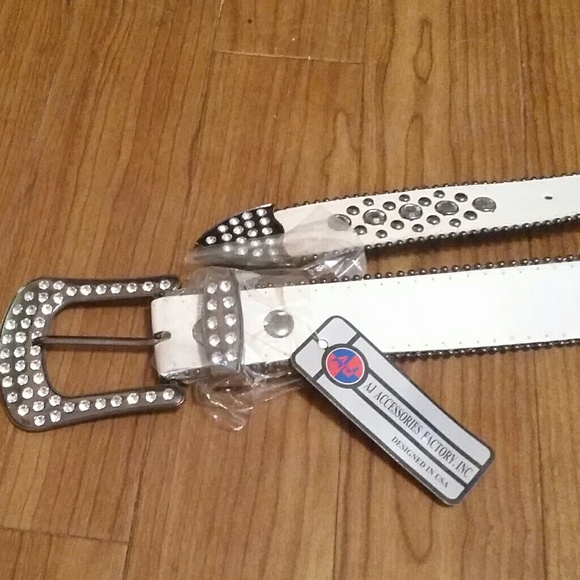 NWT AJ ACCESSORIES WHITE LEATHER RHINESTONE BELT main image 3